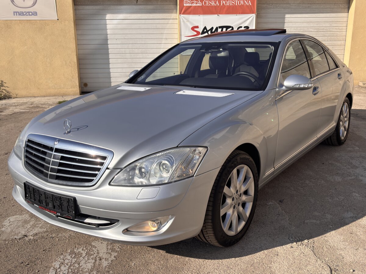 MERCEDES W221,S500 5.5 V8 4MATIC,BOHATÁ VÝBAVA