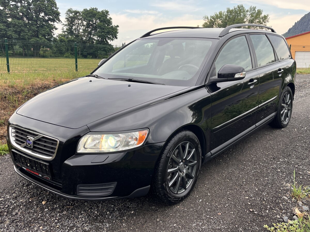 ▶️VOLVO V50 1.6D 80KW, XENON, VÝHŘEV, POLOKŮŽE, SOUND, ALU16, TZ◀️