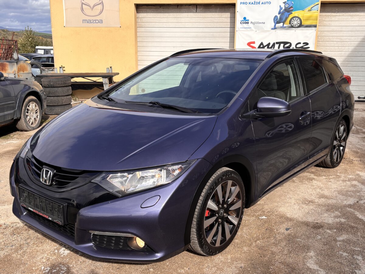 ▶️Honda Civic 1.8 104KW,2014,VÝHŘEV,NAVI,KAMERA,TZ,SERVIS◀️